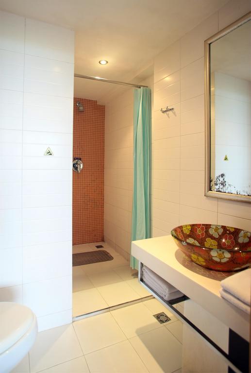 Qingdao Renjia Bussiness Hotel Екстериор снимка